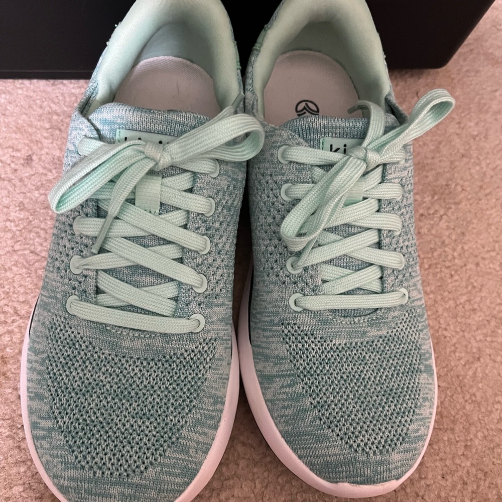 Kizik 7.5 Knit Women's Sneakers - Mint Green